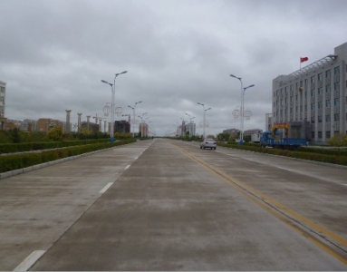 讷河宾馆前面的路.jpg